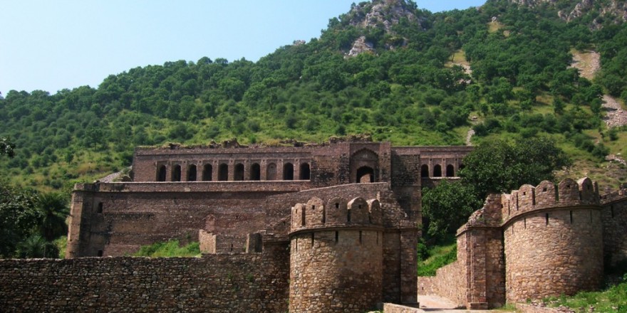 Must-see-Places-Bhangarh-from-neemrana