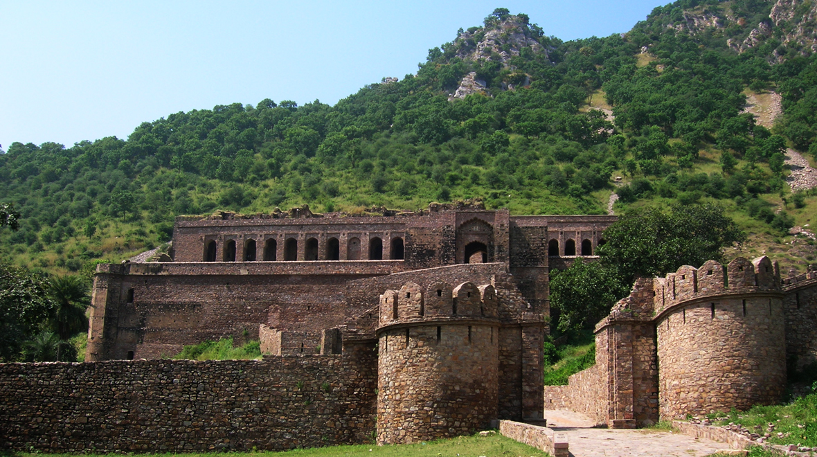 Must-see-Places-Bhangarh-from-neemrana