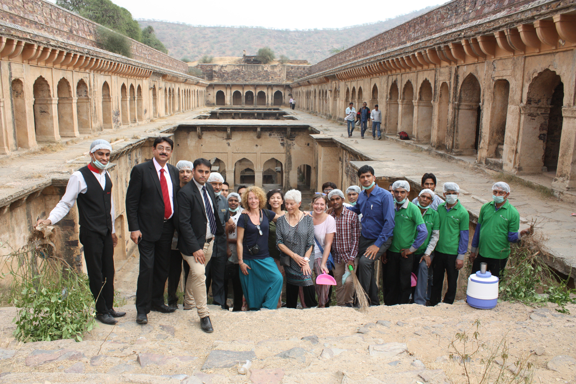 Ramada-Neemrana-Wyndham-Green-Initiative-Cleaning-at--Rani-Ki-Baoli-4