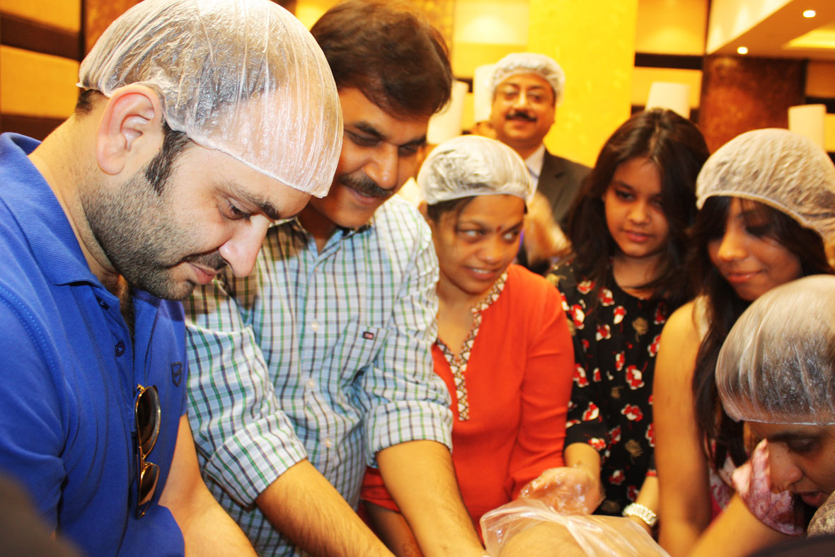 annual-cake-mixing-ceremony-at-Ramada-Neemrana-7