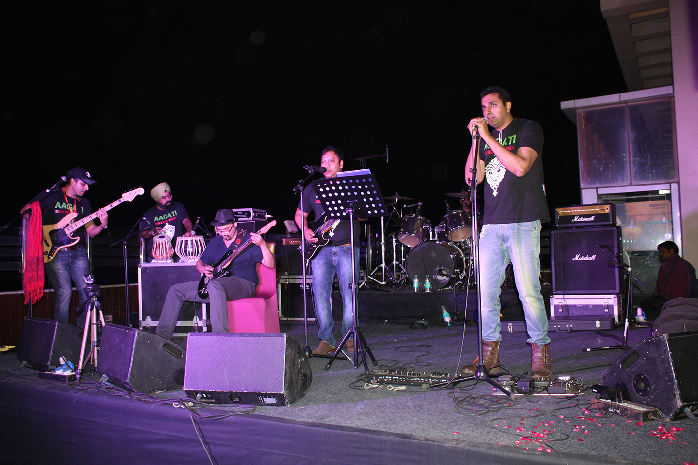 Corporate-Events-at-Ramada-Neemrana-Askme-Team-meet-Aagati-in-Concert3