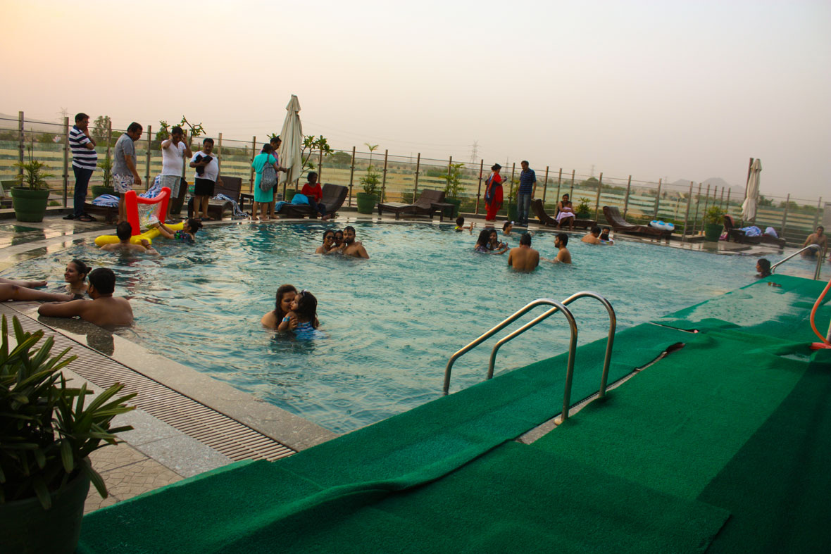 Weekend-Pool-Party-Ramada-Neemrana-Summer-Pool-Party-2017-1